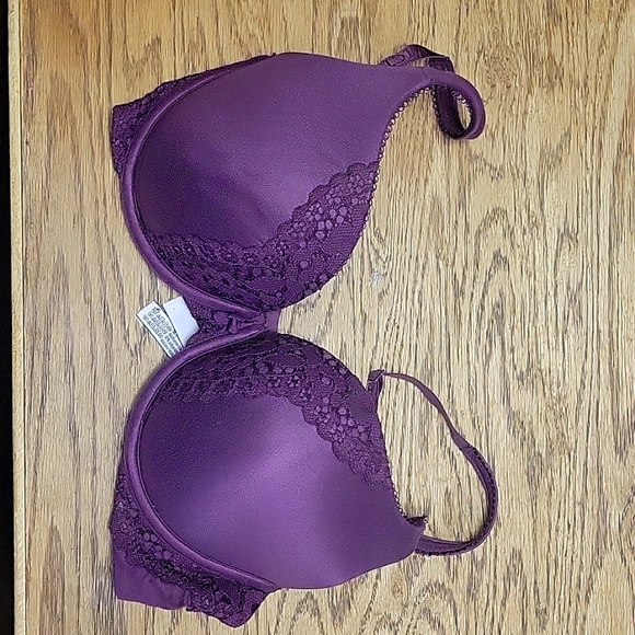 Victoria Secret Push Up Bra - Picture 1 of 3